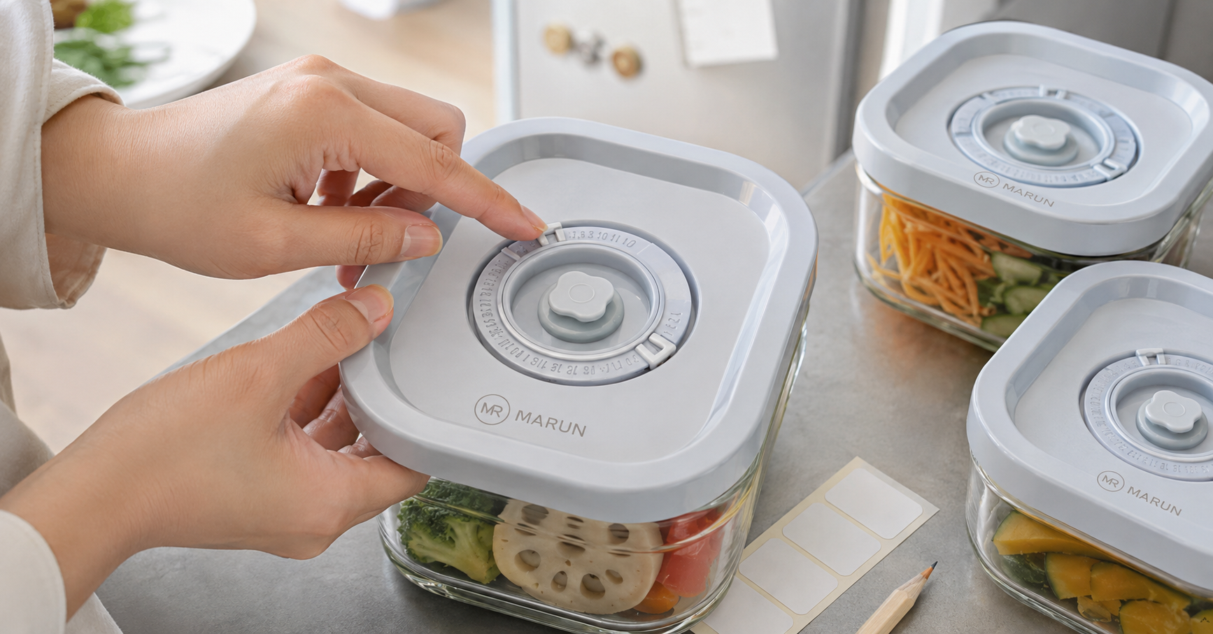 日付ダイヤルとラベルを使った食品の保存日管理